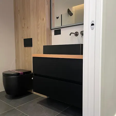 2 Bedroom Penthouse Apartment *