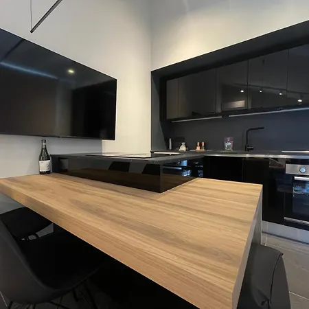 Apartment 2 Bedroom Penthouse *