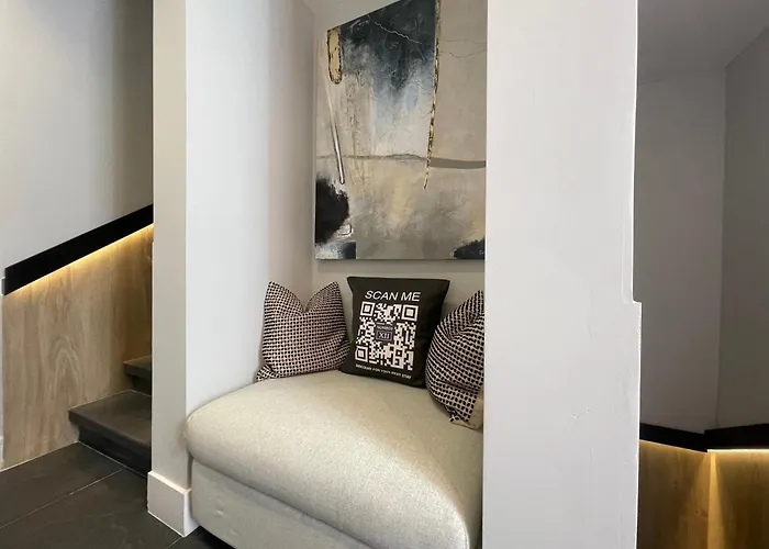 2 Bedroom Penthouse アパート