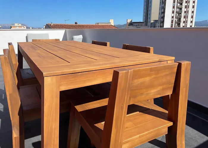 2 Bedroom Penthouse アパート
